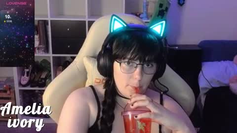 Snapshot of ameliaivory chatting on July 23, 1:41 am ameliaivory online show from July 23, 1:41 am