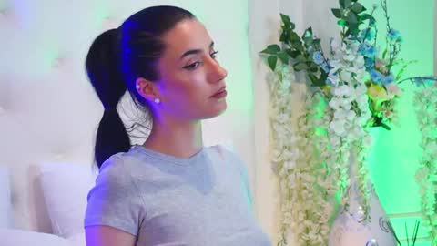 AmeliaJune online show from April 17, 8:45 pm