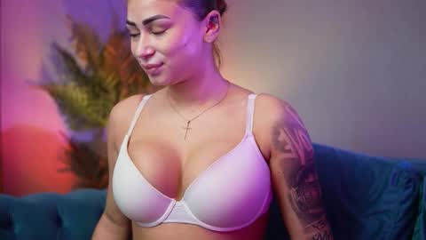  Amelia  online show from November 9, 9:35 pm