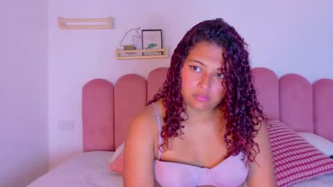 Snapshot of amelialaurent_ chatting on July 16, 6:25 pm amelialaurent_ online show from July 16, 6:25 pm
