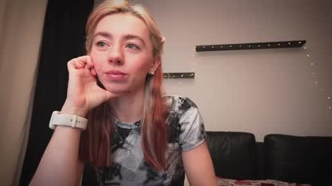 Snapshot of ameliamber0 chatting on December 4, 3:32 pm Amelia online show from December 4, 3:32 pm
