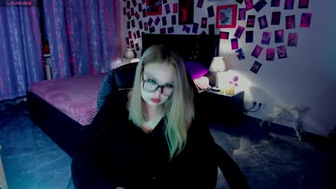 Amelia online show from April 1, 8:39 pm