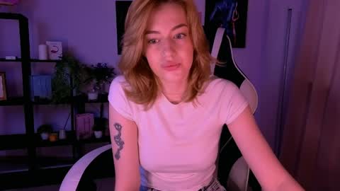 Snapshot of ameliarosaline chatting on June 4, 3:12 am ameliarosaline online show from June 4, 3:12 am