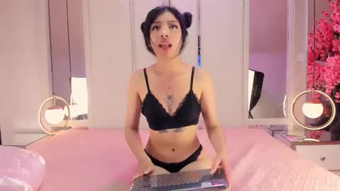 AMELIA TREVICOTT  online show from November 8, 4:23 am