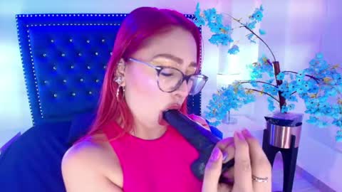 Snapshot of amelie_adamsx chatting on April 24, 11:12 am Amelie online show from April 24, 11:12 am