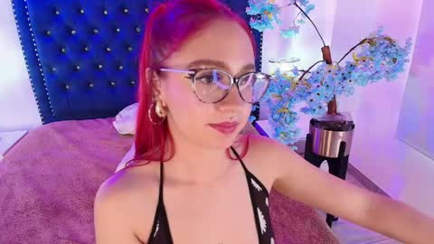 Snapshot of amelie_adamsx chatting on April 30, 8:57 pm Amelie online show from April 30, 8:57 pm
