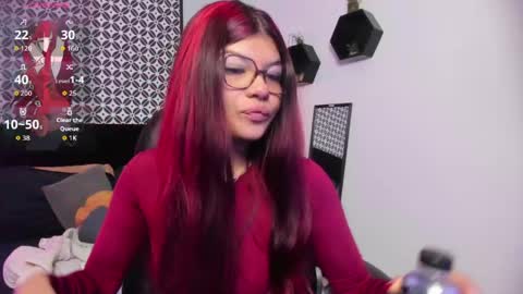 Snapshot of amelie_furtado chatting on May 10, 12:54 pm amelie online show from May 10, 12:54 pm