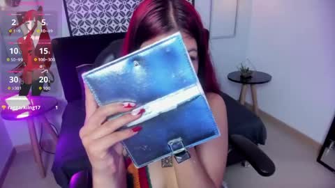 Snapshot of amelie_furtado chatting on May 11, 3:07 pm amelie online show from May 11, 3:07 pm