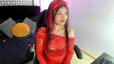 Snapshot of amelie_furtado chatting on May 30, 1:52 pm amelie online show from May 30, 1:52 pm