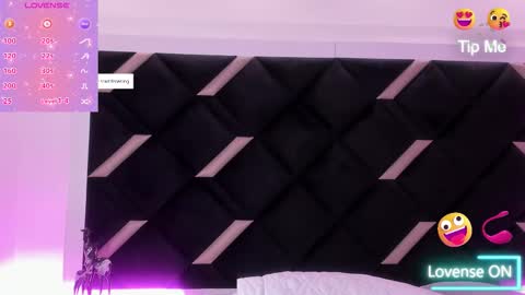 Amelie online show from March 25, 1:06 pm