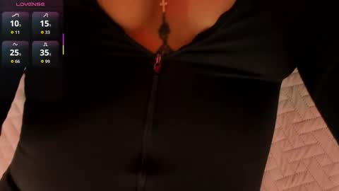 Amelie online show from January 14, 2:33 pm