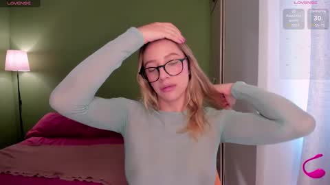 Snapshot of ameliegraham chatting on March 5, 7:06 pm Amelie Graham online show from March 5, 7:06 pm