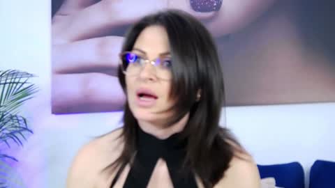 Amelie online show from January 17, 3:00 pm