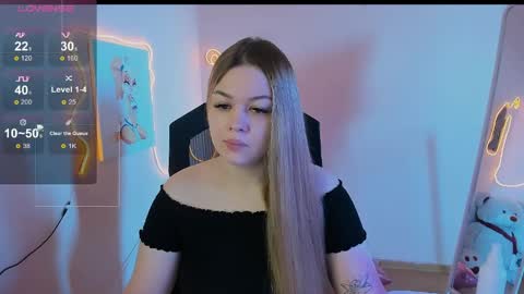 Snapshot of ameliepeach chatting on April 24, 2:03 am Amelie online show from April 24, 2:03 am