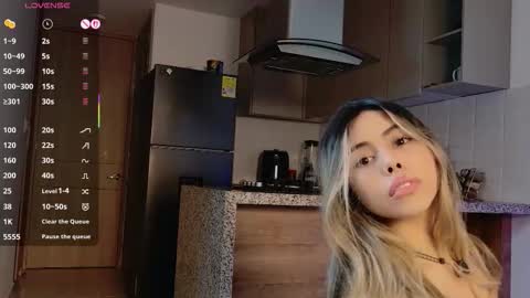 Victoria online show from November 22, 9:03 pm