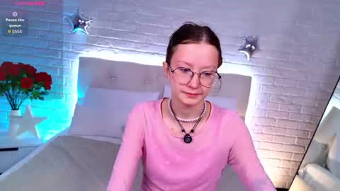 Snapshot of amelieviolet chatting on June 9, 3:29 am Amelie online show from June 9, 3:29 am