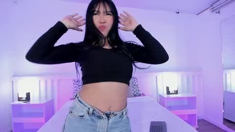 Snapshot of amelii_gh chatting on April 13, 11:48 am Ameli online show from April 13, 11:48 am