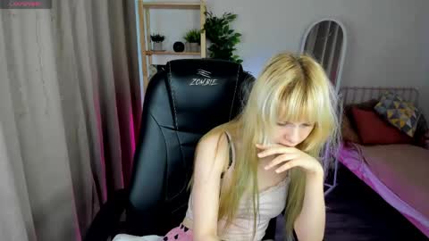 Amelia online show from May 7, 1:33 am