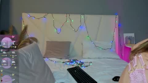 Ameliia castro online show from December 5, 9:17 am