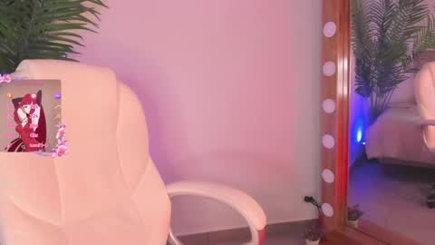 Snapshot of ameliie_brown chatting on December 22, 3:44 pm Amelie online show from December 22, 3:44 pm