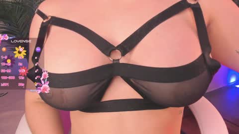 Snapshot of ameliie_brown chatting on January 30, 1:21 pm Amelie online show from January 30, 1:21 pm