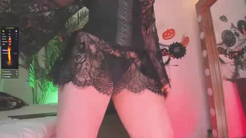 Snapshot of ameliie_brown chatting on October 22, 1:28 am Amelie online show from October 22, 1:28 am