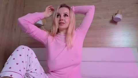 Amelija Rouz online show from December 3, 7:12 pm