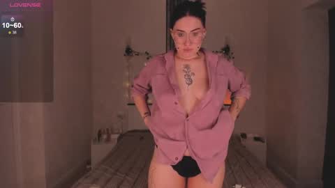Snapshot of ameliya_sun chatting on February 24, 12:37 pm Aylin online show from February 24, 12:37 pm