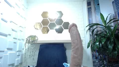 Amell Thomson online show from February 12, 5:05 pm