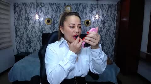 Amell Thomson online show from October 7, 11:29 am