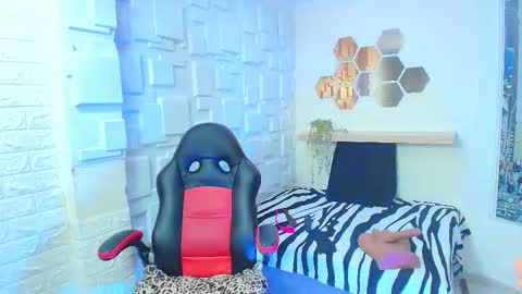 Amell Thomson online show from January 16, 11:25 am