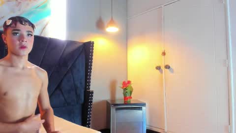 AMELIA online show from December 20, 5:14 am