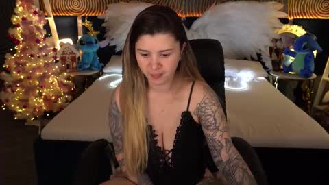 amellymillyy online show from January 10, 1:46 pm