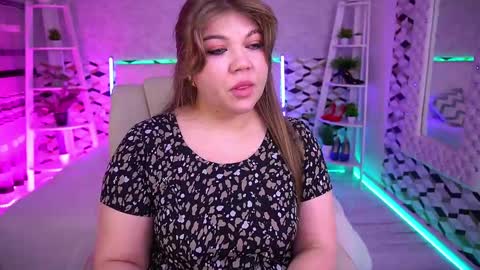 Snapshot of amellywhite chatting on June 6, 12:43 pm Alina online show from June 6, 12:43 pm