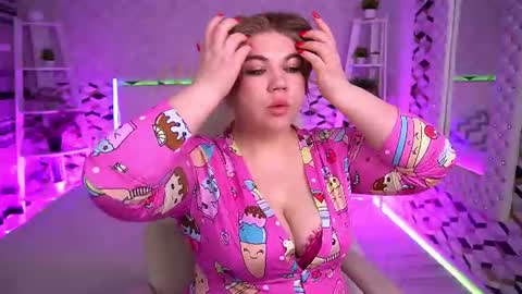 Snapshot of amellywhite chatting on June 10, 1:32 pm Alina online show from June 10, 1:32 pm