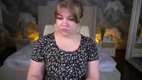 Snapshot of amellywhite chatting on June 24, 12:48 pm Alina online show from June 24, 12:48 pm