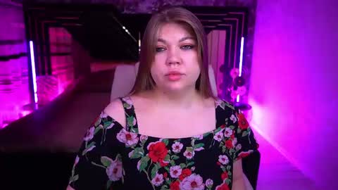 Snapshot of amellywhite chatting on July 29, 12:25 pm Alina online show from July 29, 12:25 pm