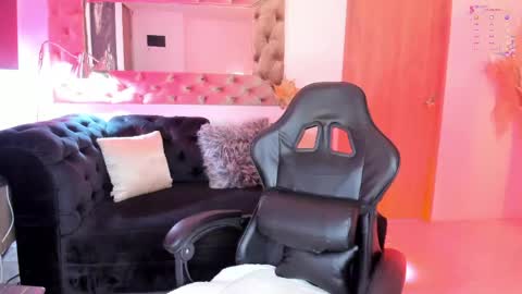          online show from April 16, 12:39 pm