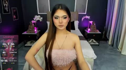 Snapshot of amethyst_claire chatting on June 23, 8:34 am Claire online show from June 23, 8:34 am