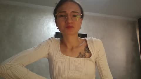 Julia  online show from October 20, 5:30 am