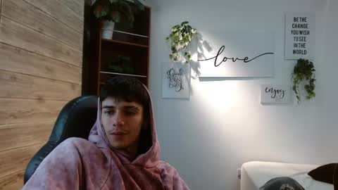 Snapshot of amethystshadow chatting on April 26, 4:54 am amethystshadow online show from April 26, 4:54 am