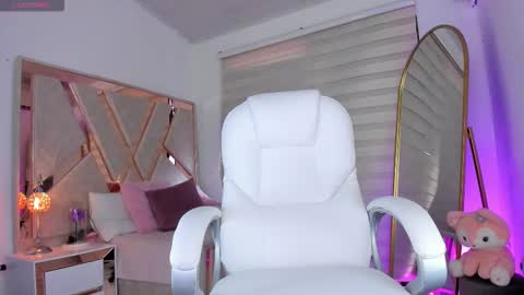 Ami  online show from January 15, 9:51 pm