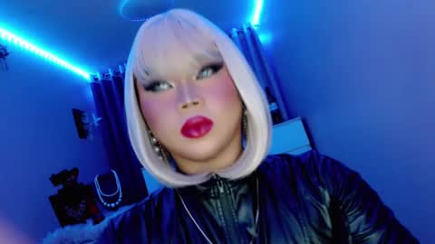 Queen Mireska online show from March 2, 1:05 pm