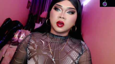 Snapshot of amiadoll chatting on May 15, 3:41 pm Queen Mireska online show from May 15, 3:41 pm