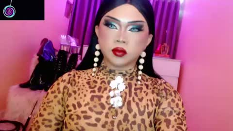 Queen Mireska online show from July 9, 3:05 pm