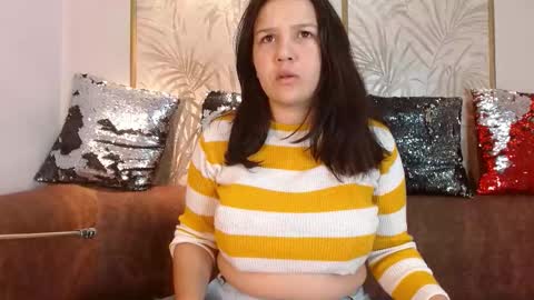 Snapshot of amie_gh chatting on September 13, 11:32 am Amie  online show from September 13, 11:32 am