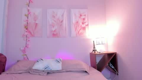 AmiiClark  online show from February 7, 7:06 pm