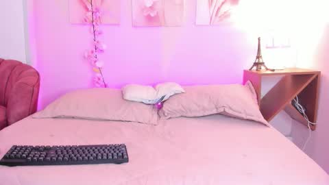 AmiiClark  online show from February 8, 7:06 pm