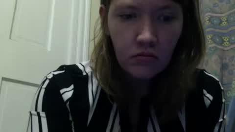 Snapshot of amileadivinestar0987 chatting on December 19, 11:35 pm amileadivinestar0987 online show from December 19, 11:35 pm