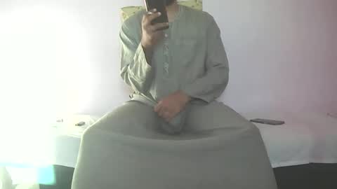 Snapshot of amir_elaraby chatting on October 18, 5:21 am Amir online show from October 18, 5:21 am